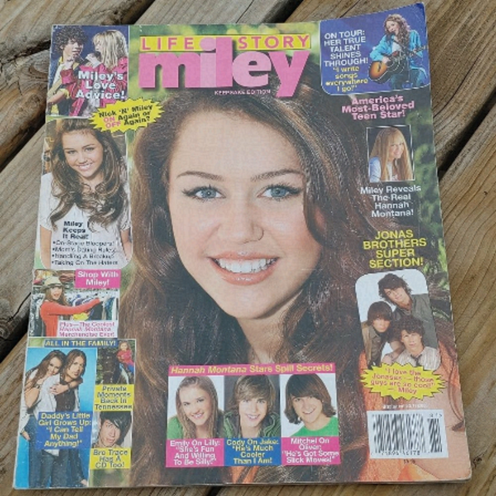 Rare Miley Cyrus Life Story Magazine Keep-Sake